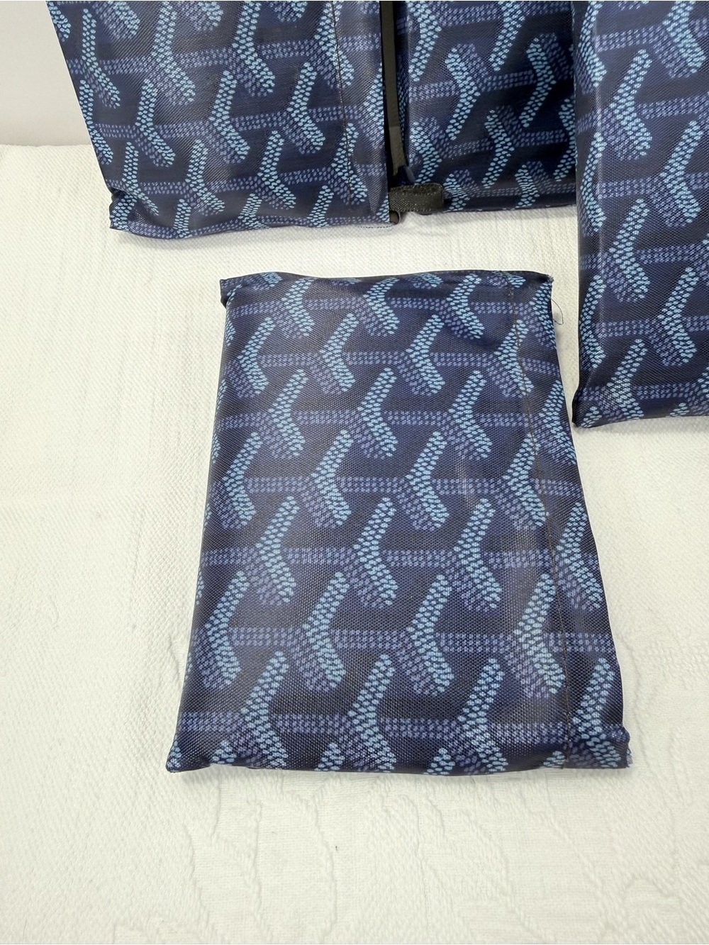 Luxury Navy Patterned Foldable Shopping Tote - Unbranded for 1 Set only - Picture 5 of 6